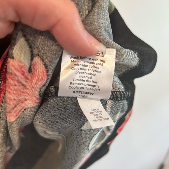 Draper James RSVP Black Velvet Floral Dress Red Poinsettia, Size M Knee Length - Picture 7 of 9